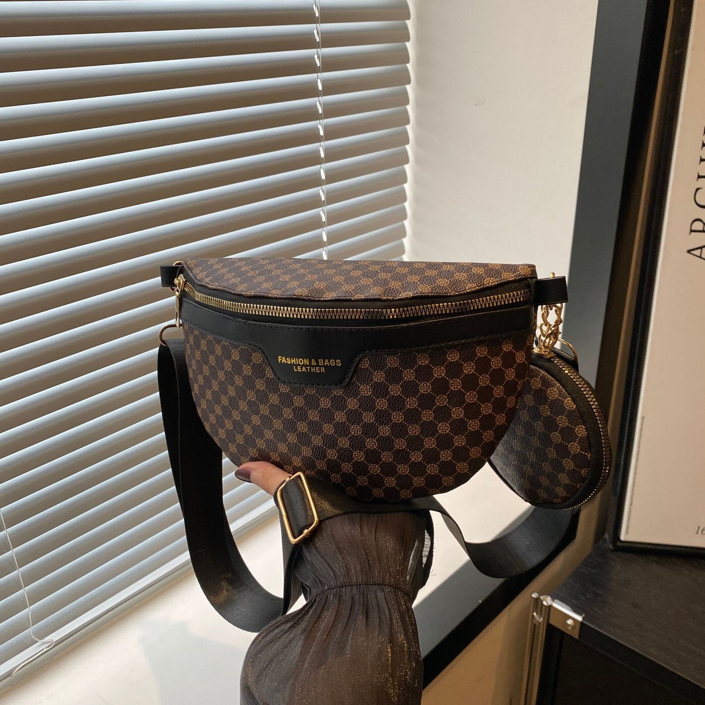 European And American Style Portable Crossbody Personality Retro Printing