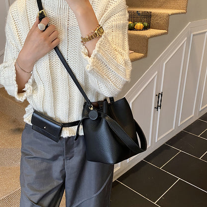 New Retro Simple Large Capacity High-grade Shoulder Messenger Bag