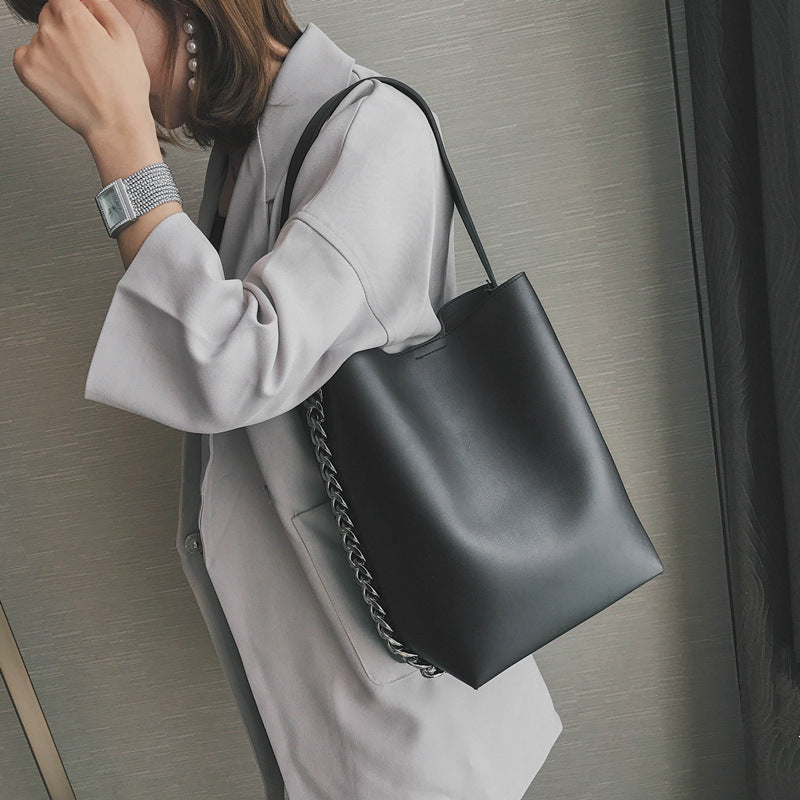 Simple son and mother bucket bag