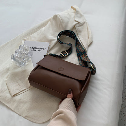 New Retro Easy Matching Women's High-grade Fashion Messenger Bag