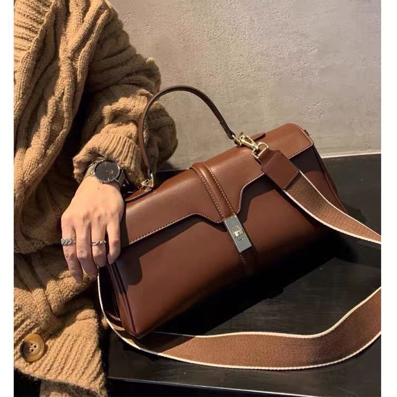 Women's Solid Color Fashion Large Capacity Cowhide Messenger Bag