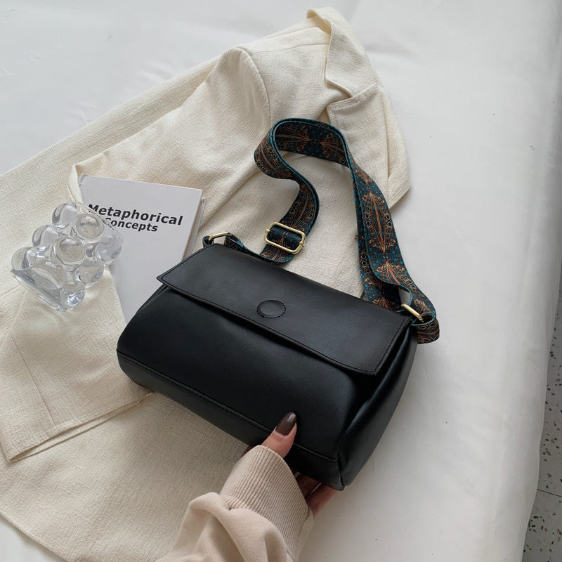 New Retro Easy Matching Women's High-grade Fashion Messenger Bag