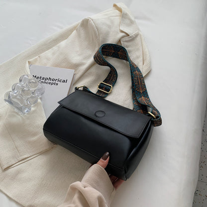 New Retro Easy Matching Women's High-grade Fashion Messenger Bag