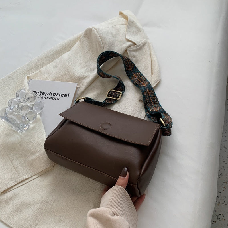 New Retro Easy Matching Women's High-grade Fashion Messenger Bag