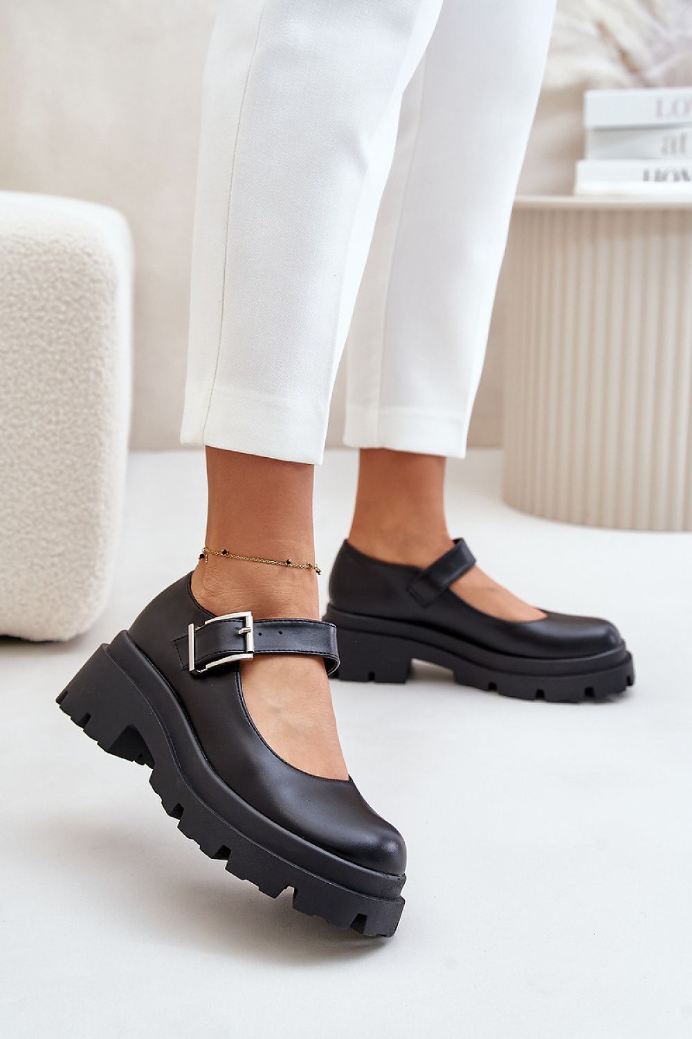 Low Shoes model 201030 Step in style