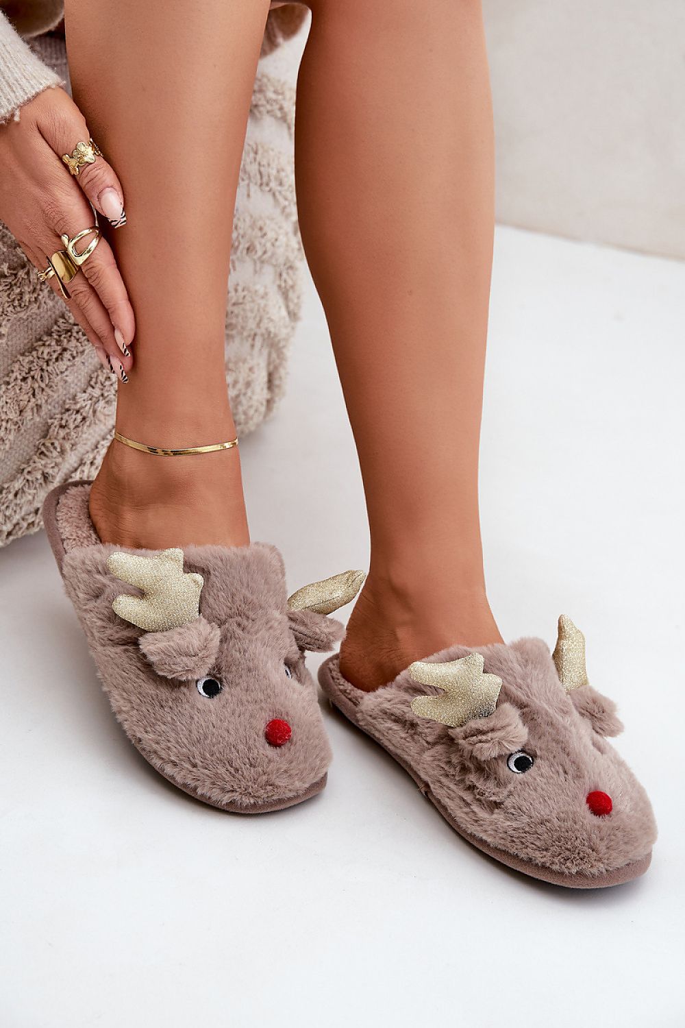 Slippers model 204646 Step in style