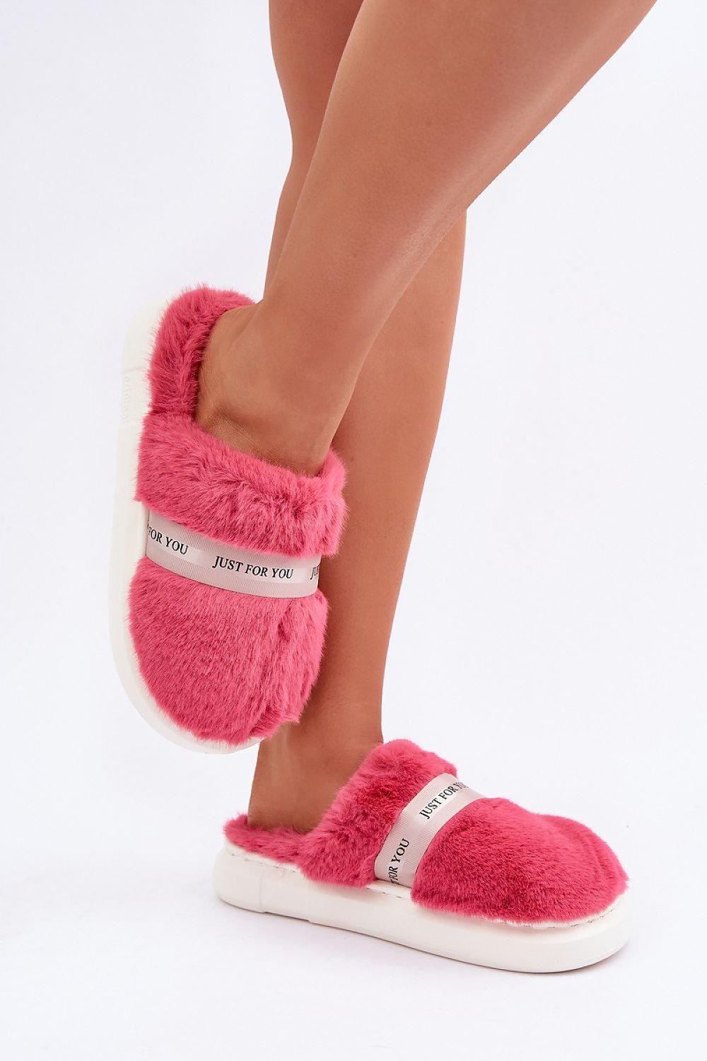 Slippers model 204935 Step in style