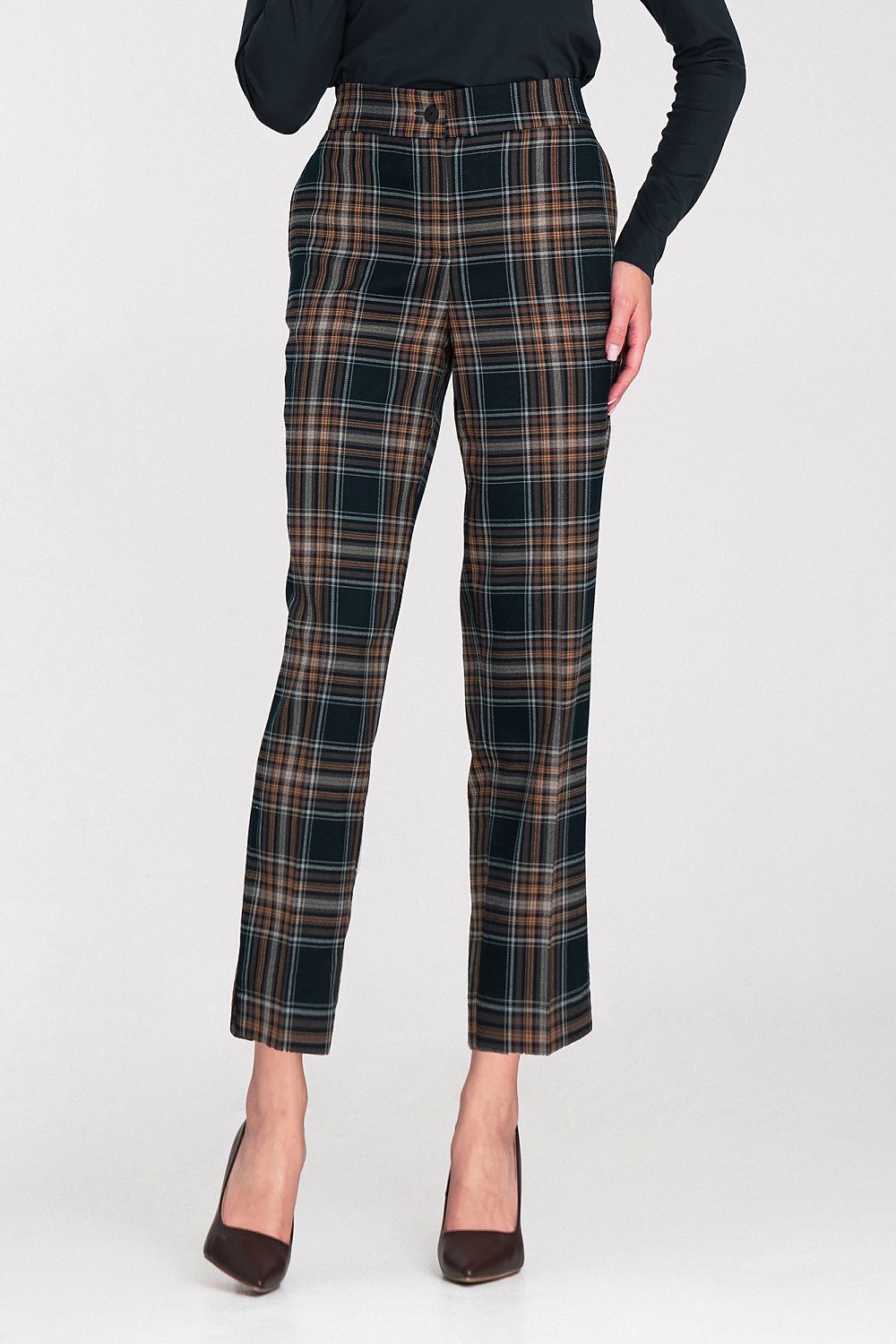  Women trousers model 218895 Nife 