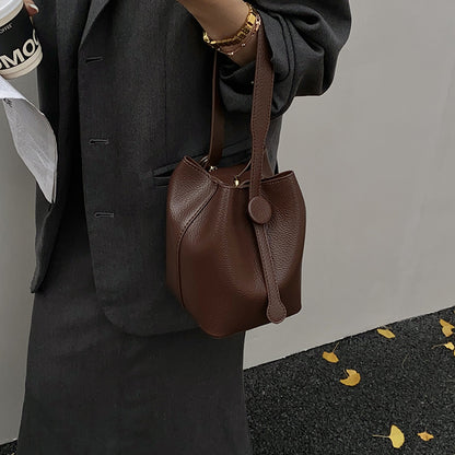 New Retro Simple Large Capacity High-grade Shoulder Messenger Bag