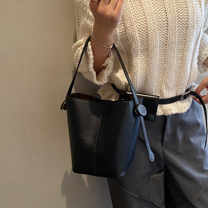 New Retro Simple Large Capacity High-grade Shoulder Messenger Bag